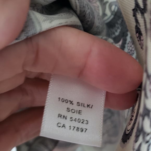 EUC Banana Republic gorgeous silk wrap/tie top - Picture 5 of 5